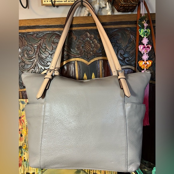 Michael Kors Grey Taupe Zipper Shoulder Bag Cream Straps 14.4”Lx11.5”Hx4”W - Picture 4 of 17